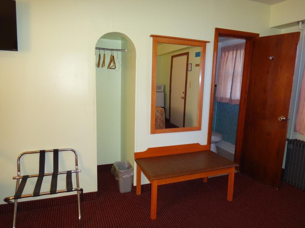 Pine Ridge Motel Dodgeville Eksteriør bilde