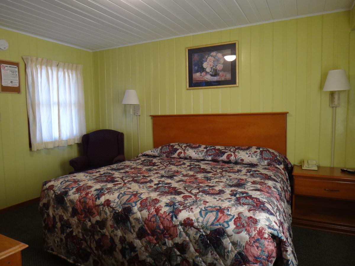 Pine Ridge Motel Dodgeville Eksteriør bilde