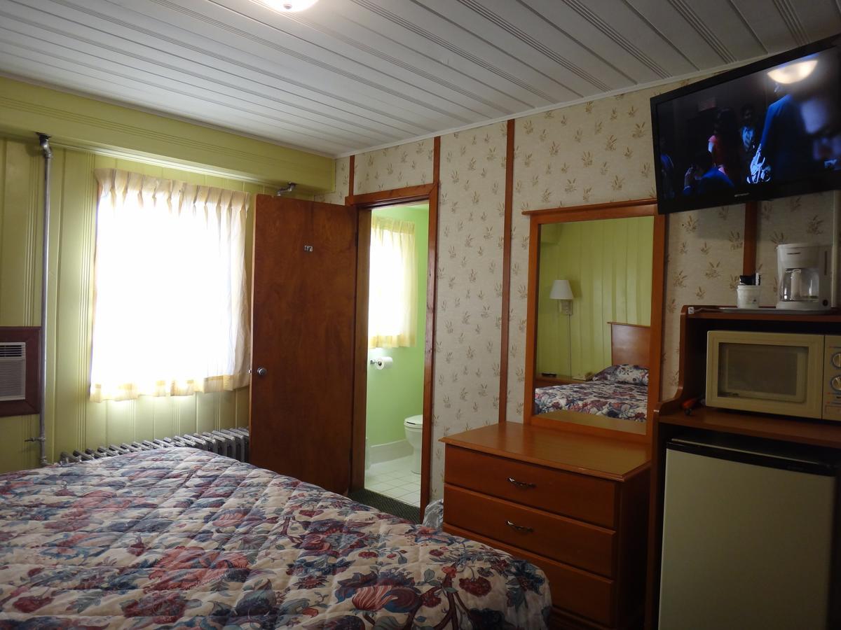 Pine Ridge Motel Dodgeville Eksteriør bilde