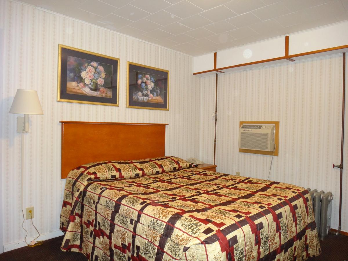 Pine Ridge Motel Dodgeville Eksteriør bilde