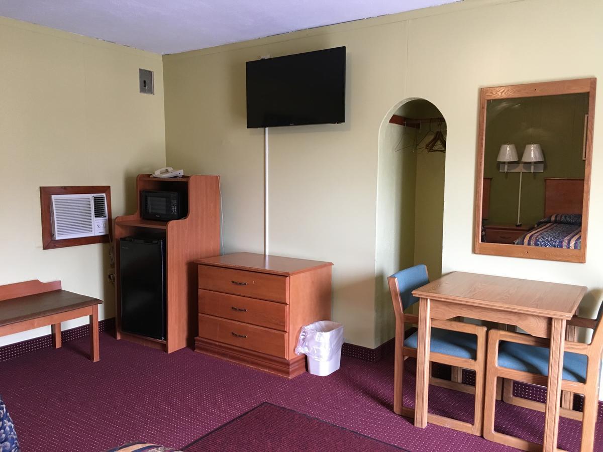 Pine Ridge Motel Dodgeville Eksteriør bilde