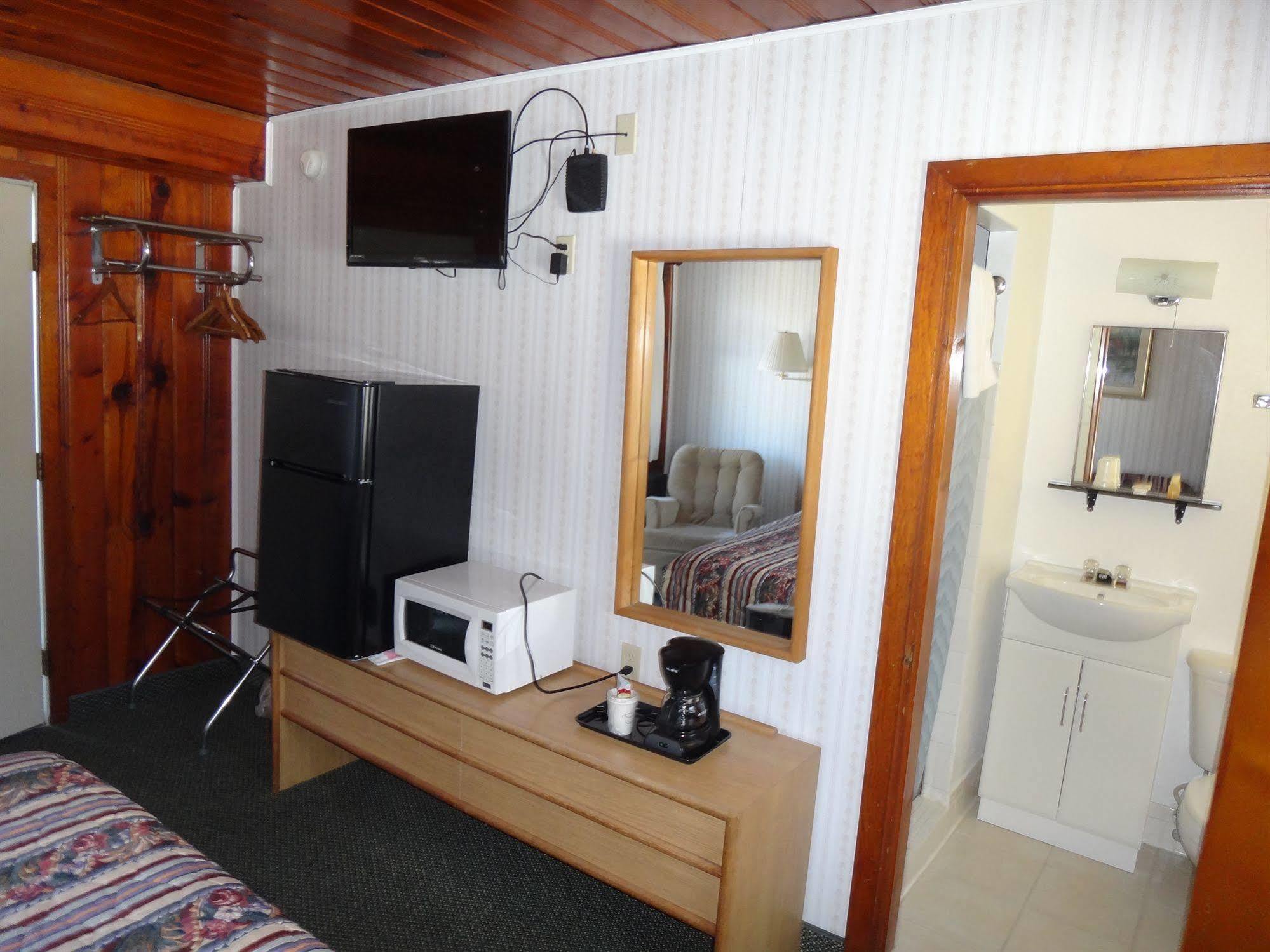 Pine Ridge Motel Dodgeville Eksteriør bilde