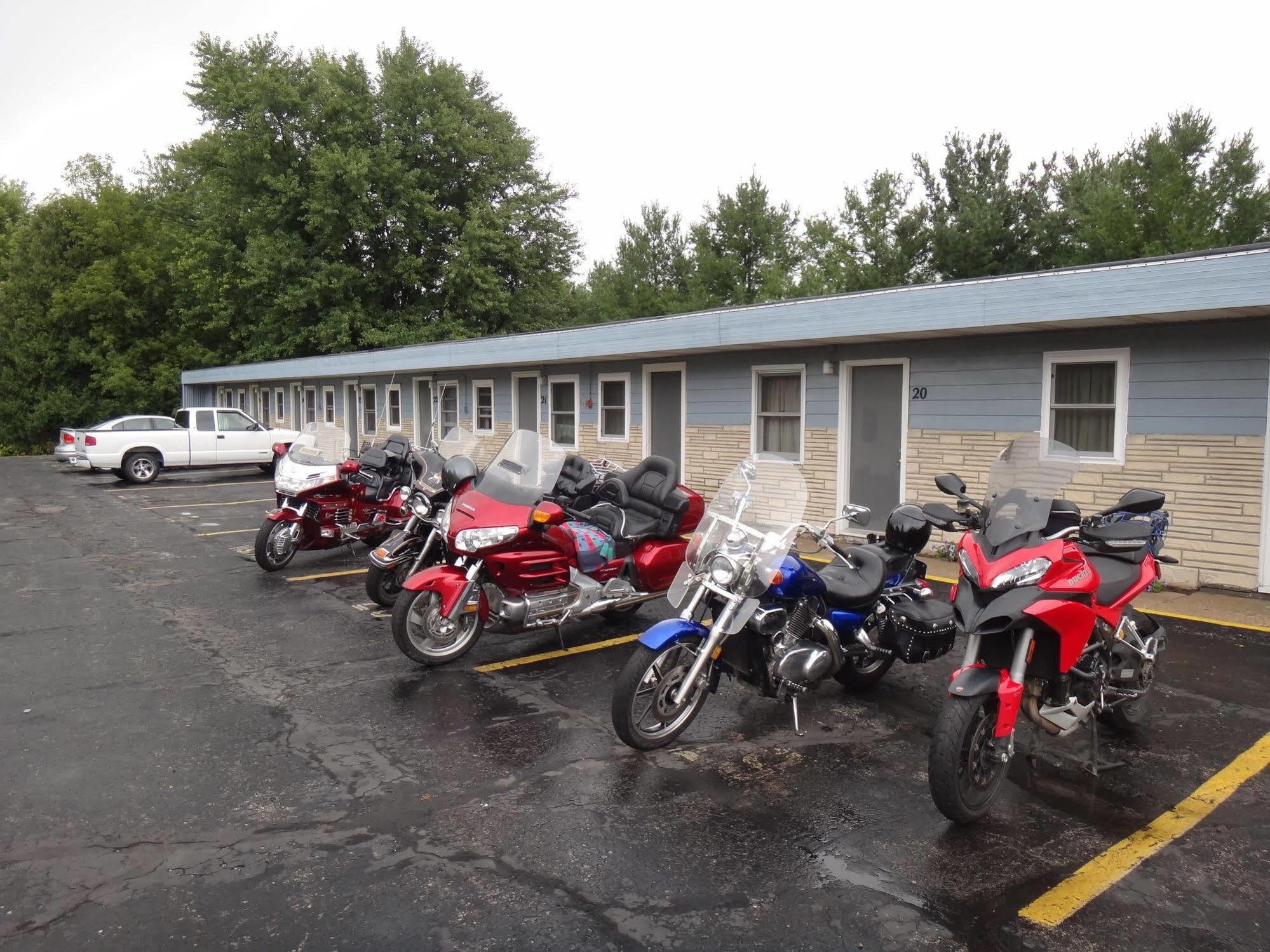 Pine Ridge Motel Dodgeville Eksteriør bilde