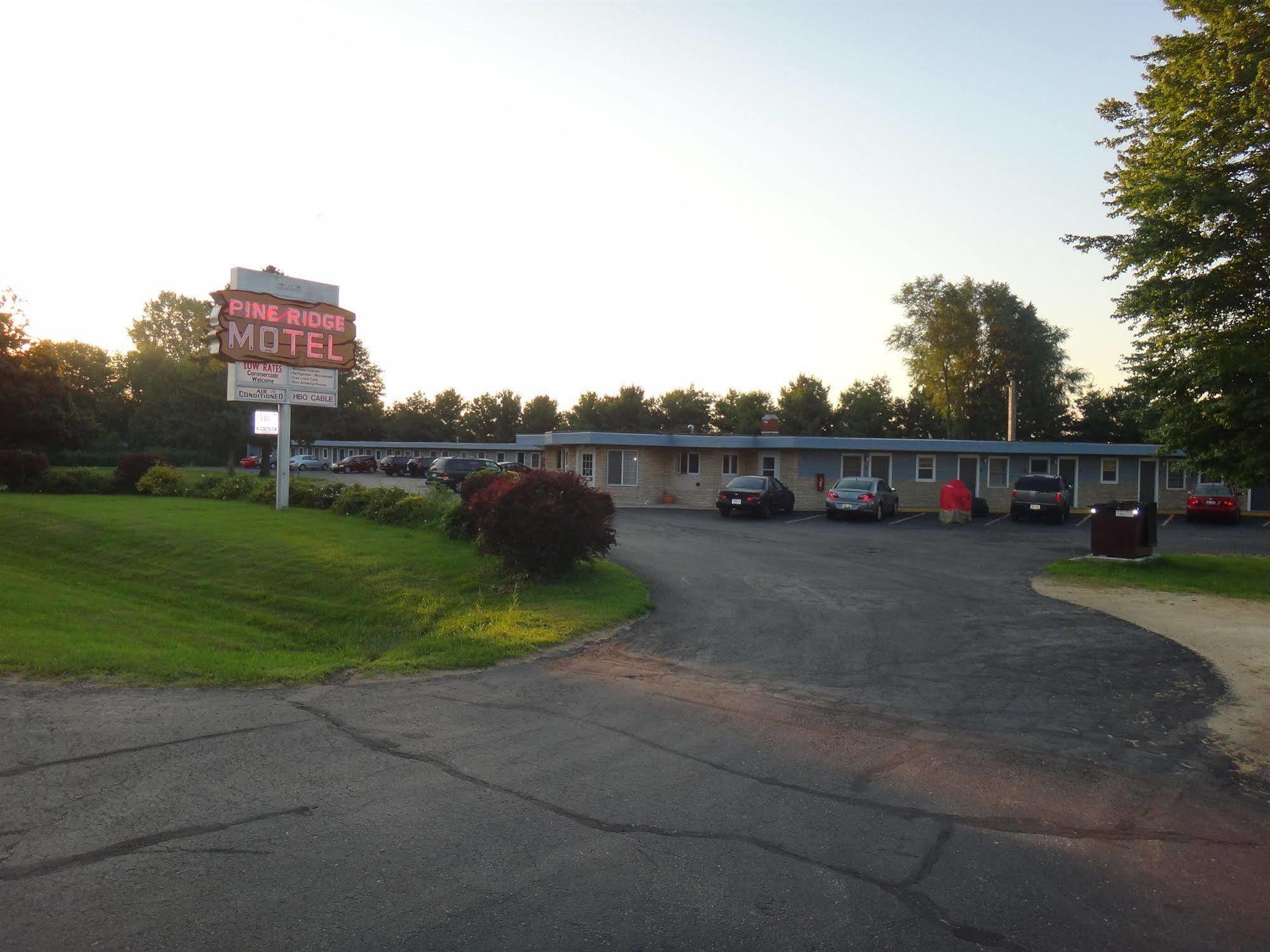 Pine Ridge Motel Dodgeville Eksteriør bilde
