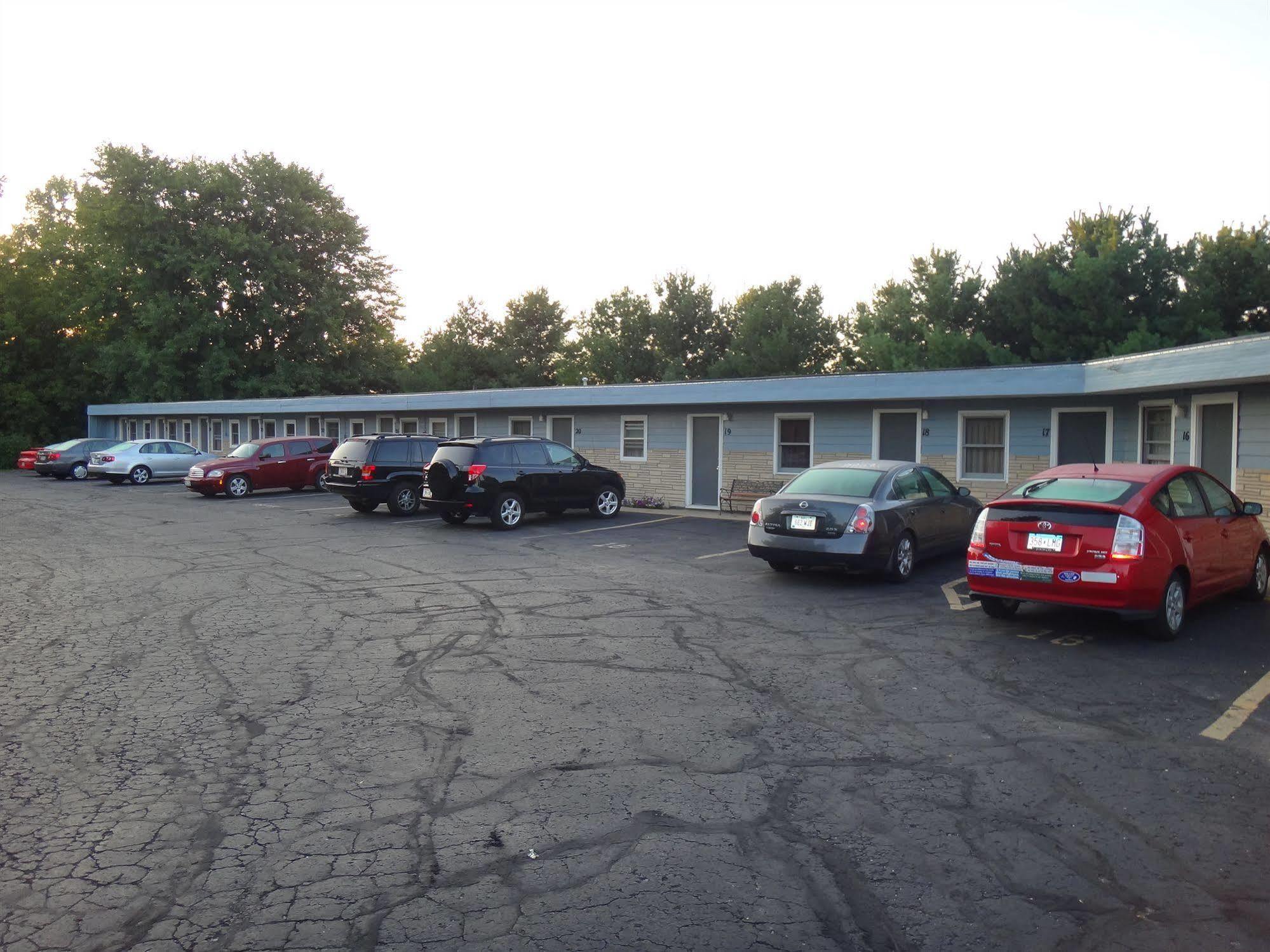 Pine Ridge Motel Dodgeville Eksteriør bilde